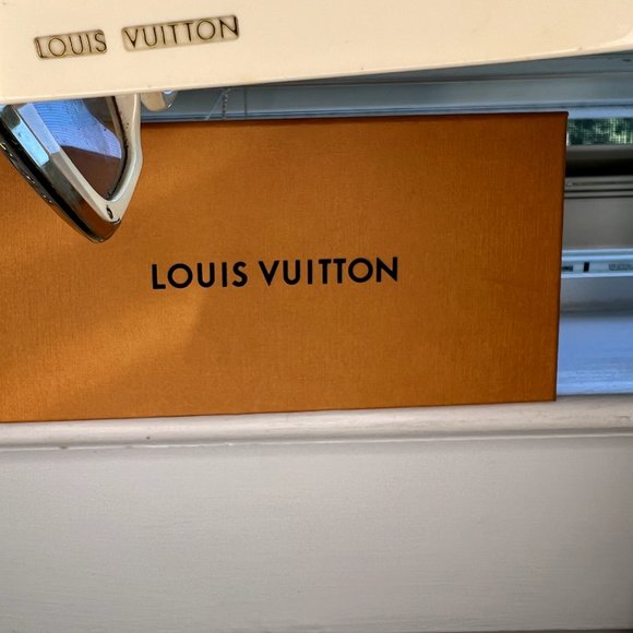 Louis Vuitton Moon Cat Eye Sunglasses Creme Monogram Temples - Picture 7 of 10